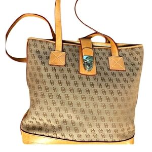 Dooney & Bourke Tote EUC